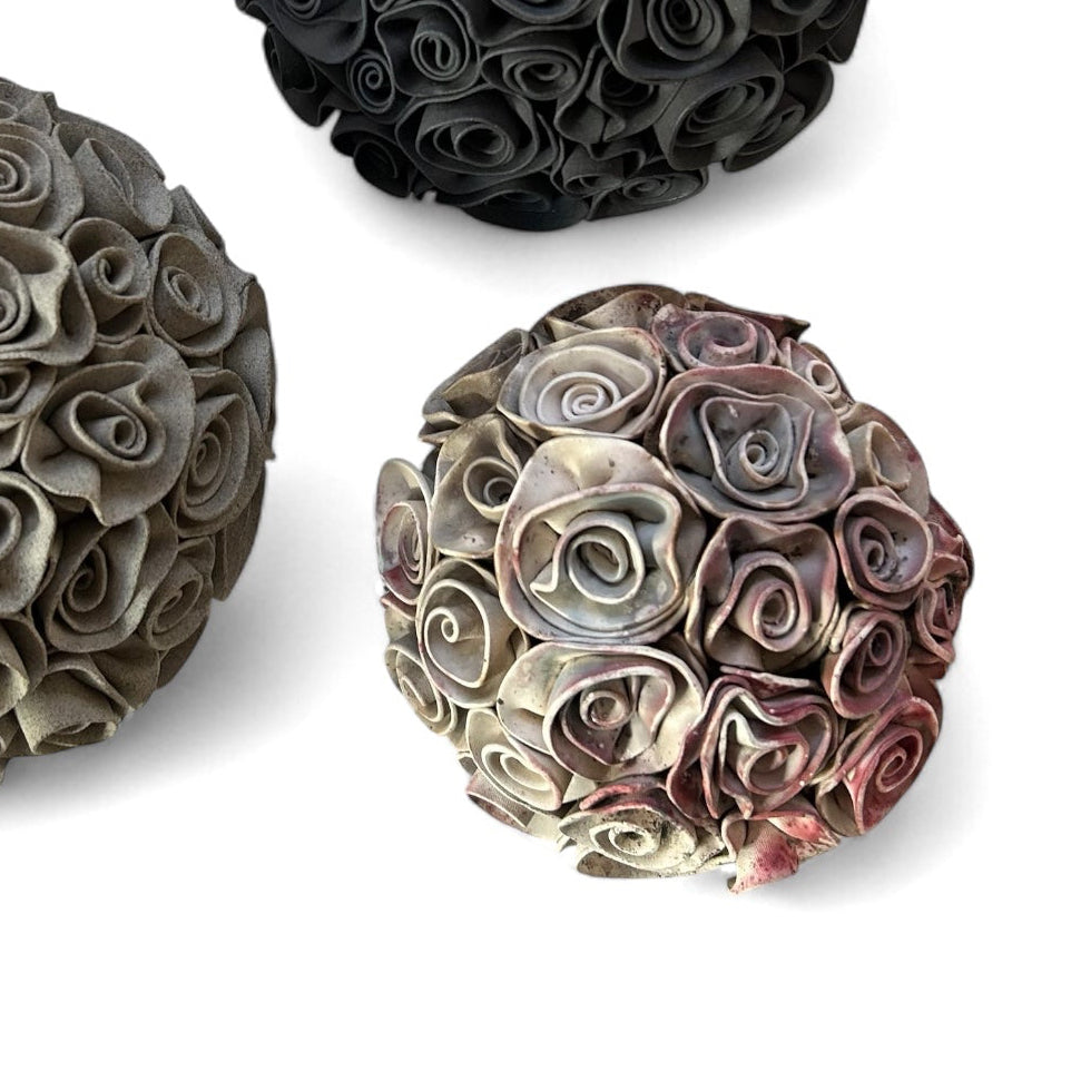 Smokefired wall flower / Reykbrenndur blóma veggkúpull