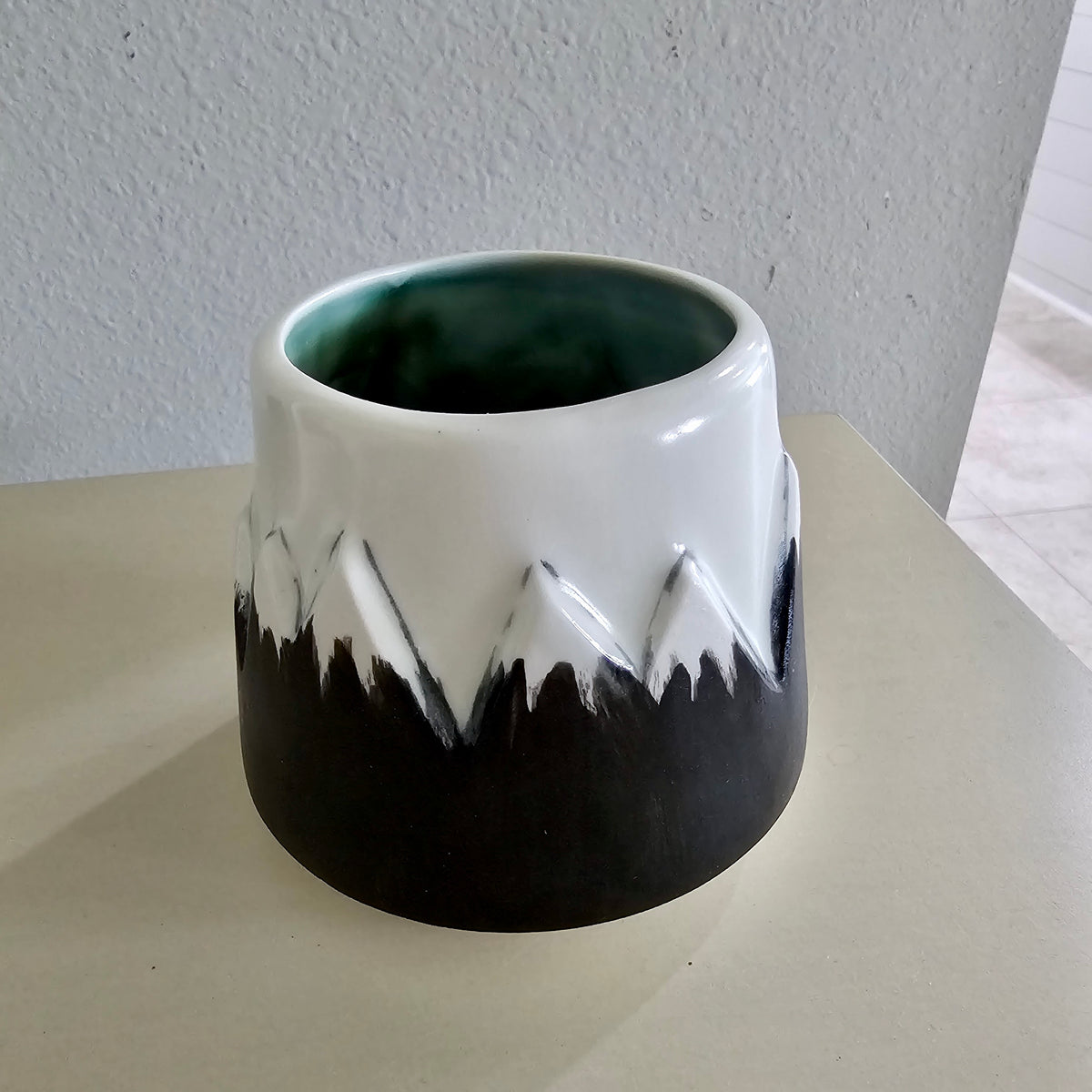 Mountain Lantern with Snowcaps / Fjallalukt með Snjótoppum