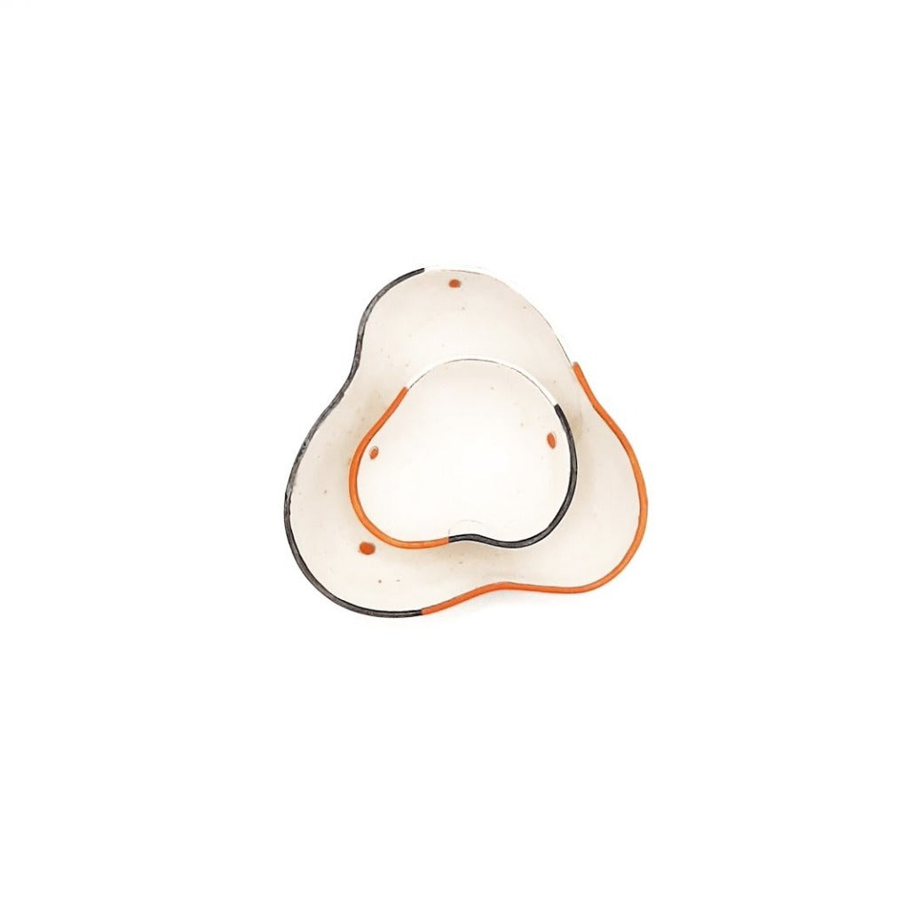 Kaolin - Guðný Magnúsdóttir - Sushi bowl, a set of two porcelain designed for three Sushi bites and the small one for the soya. Soft triangle form with white glaze, black and orange decoration.