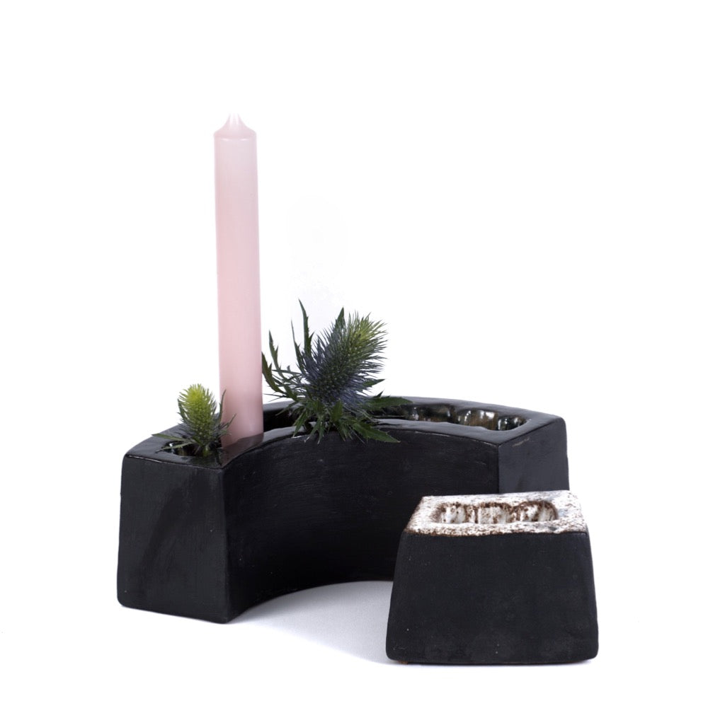 Kaolin, gudnyhaf, traks made of stoneware.